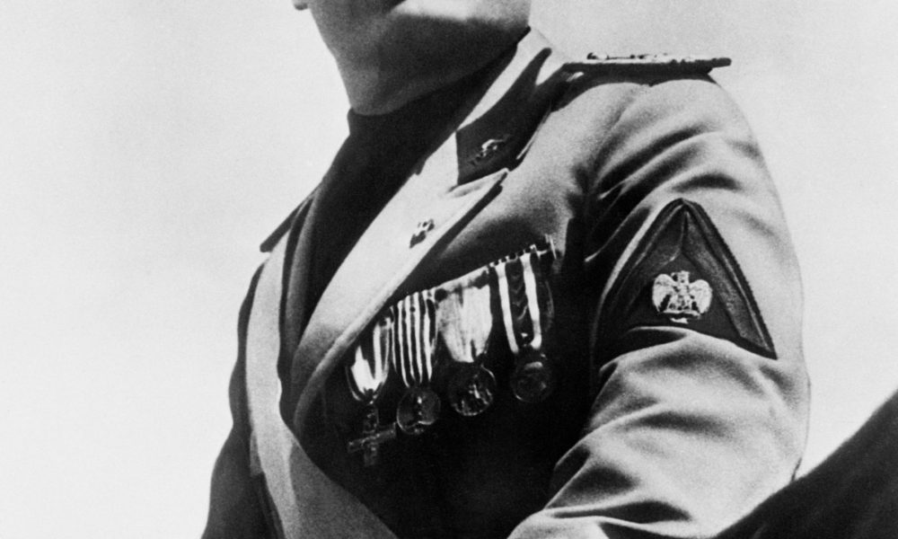 Каким был муссолини. Муссолини в полный рост в цвете. Бенито муссолини. Бенито муссолини италия. Бенито муссолини фото.