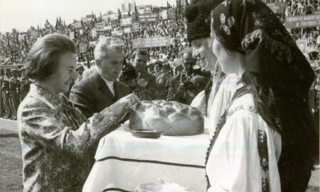 Pâine pe cartelă după vizita lui Ceauşescu în Franţa