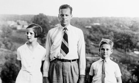 Jan Zwartendijk cu cei doi copii ai săi mai mari, Edith și Jan, în Kaunas, Lituania, 1940