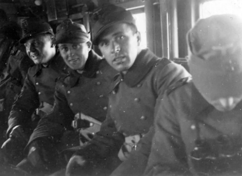 Soldați germani în trenul de la Frederikshavn la Copenhaga 1940