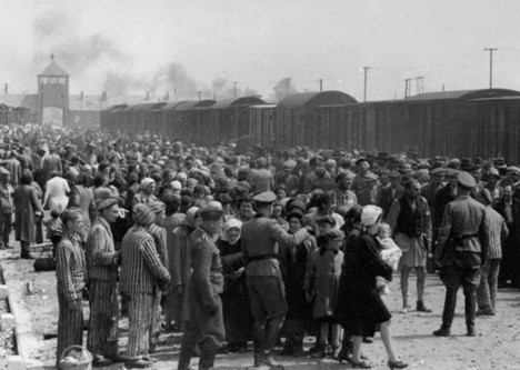 "Selecția" evreilor maghiari pe rampa de la Auschwitz-II
