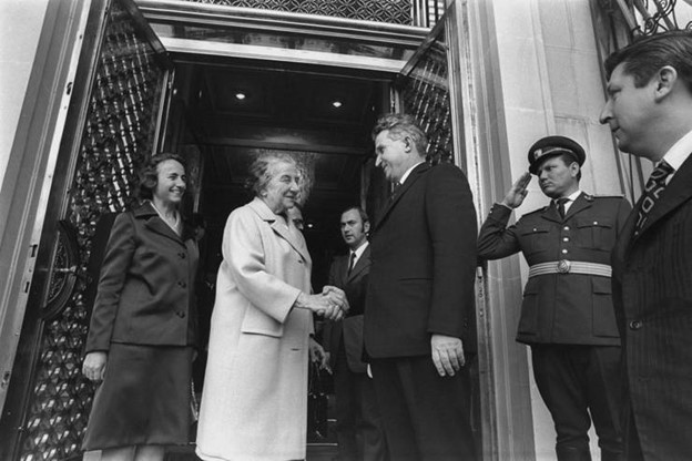 Nicolae Ceaușescu împreună cu prim-ministrul Golda Meir în timpul unei vizite la București în 1972