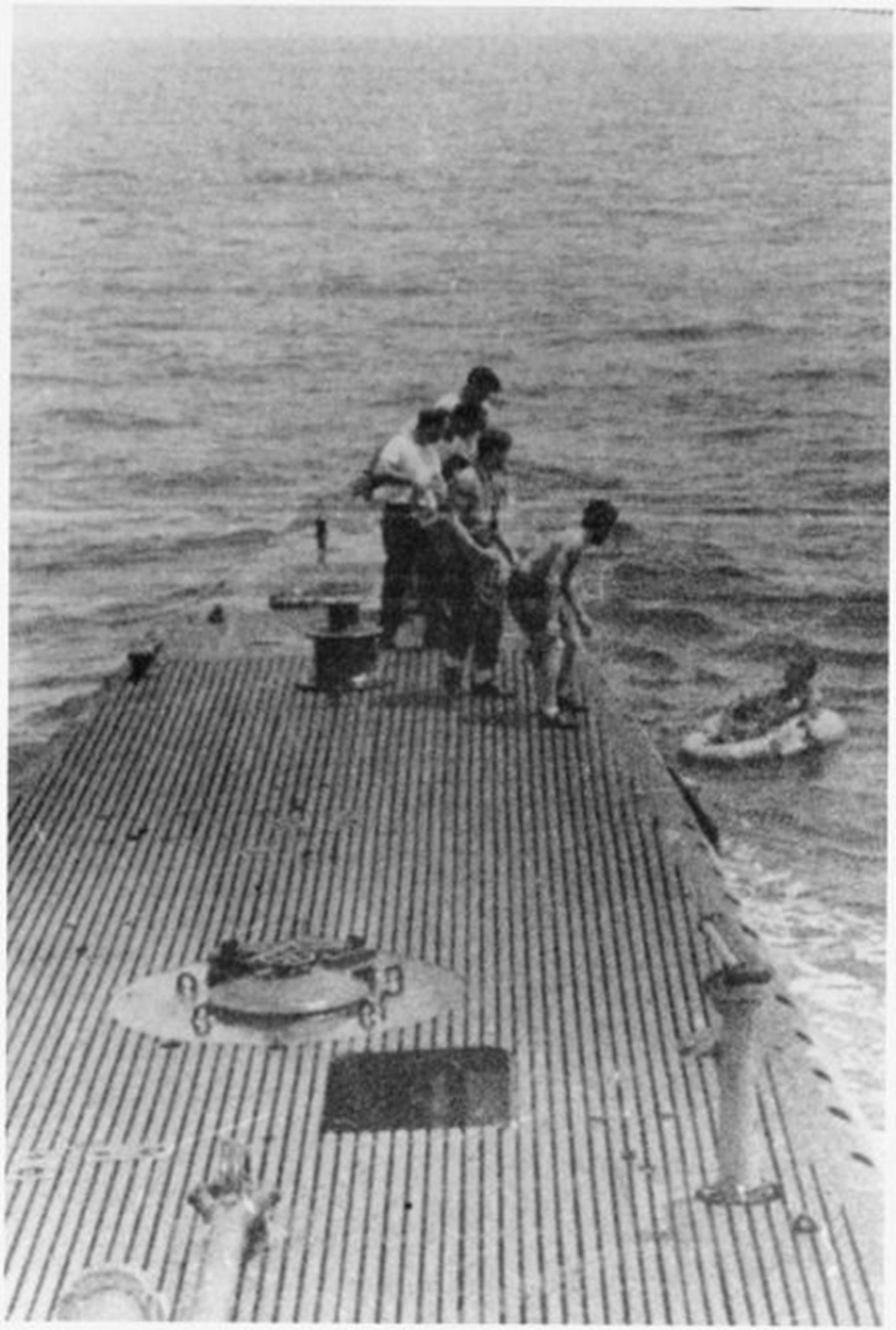 George Bush salvat de submarinul USS Finback în august 1944