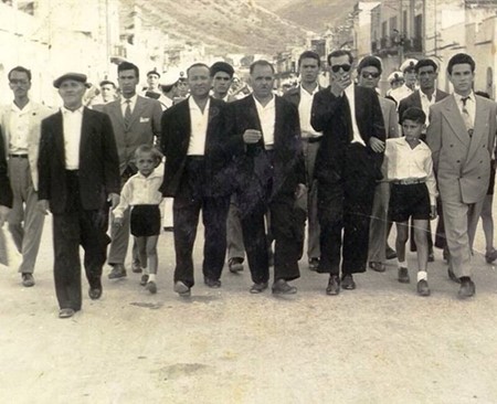 Liderul Mafiei siciliene și creierul Rețelei Pizzeriilor, Gaetano Badalamenti (centru dreapta, cu ochelari de soare)