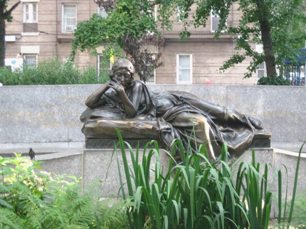 Statuia memorială Straus din New York City