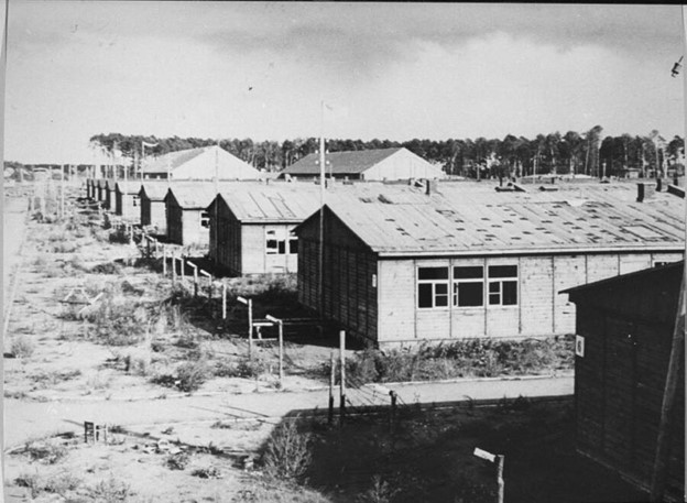 Barăcile lagărului de concentrare Stutthof, prezentate după eliberarea lagărului din mai 1945
