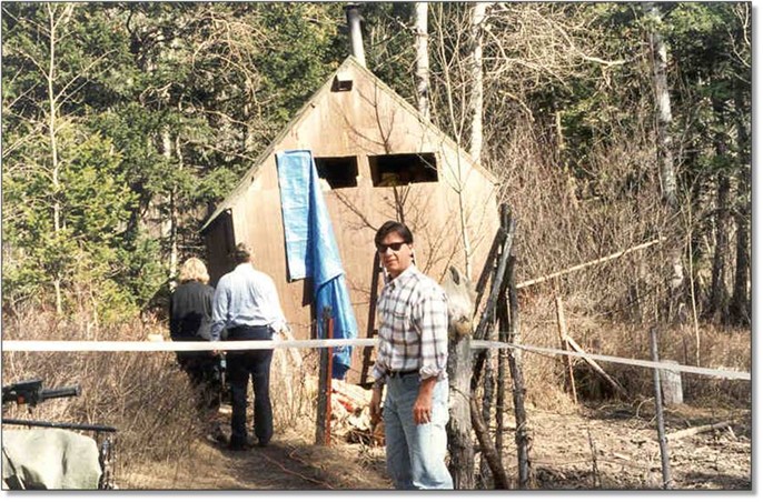James Fitzgerald supraveghează cabana lui Unabomber din Montanta