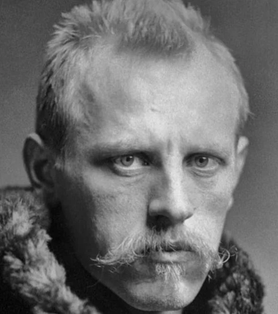 Fridtjof Nansen a fost primul om care a traversat Groenlanda, s-a aventurat mai departe în Arctica și a fost de 11 ori campion național la schi fond