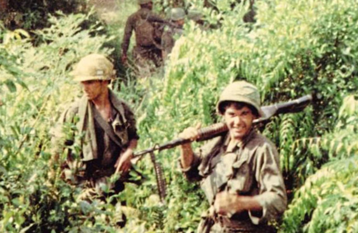 Divizia 25 Infanterie în patrulare în Vietnamul de Sud, 1968