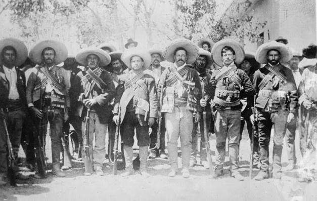Pancho Villa cu un grup de complici revoluționari