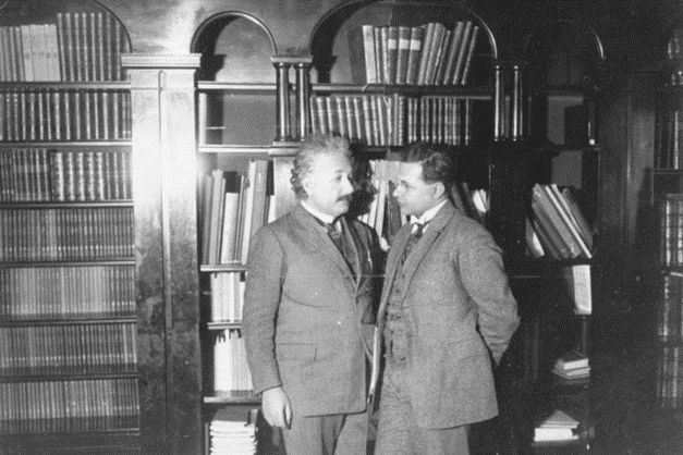 Albert Einstein, împreună cu fiul său, Hans Albert, au reușit să se refugieze în America, iar ulterior Albert a devenit profesor acolo