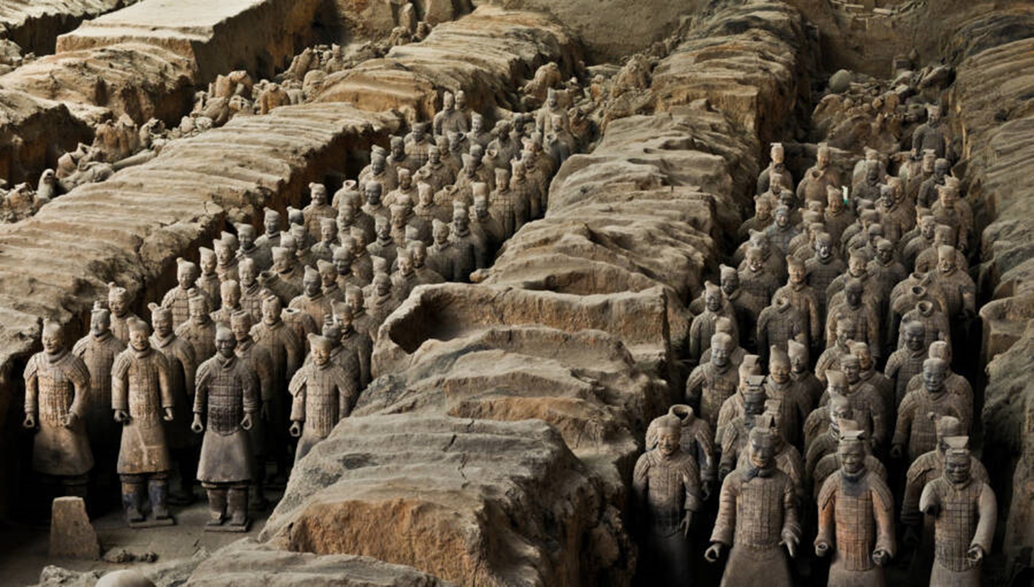Armata din teracotă a lui Qin Shi Huang număra aproximativ 8.000 de soldați, toți aflați în jurul mormântului său