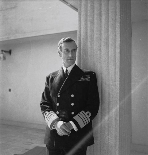 Lord Louis Mountbatten, șeful britanic al operațiunilor combinate