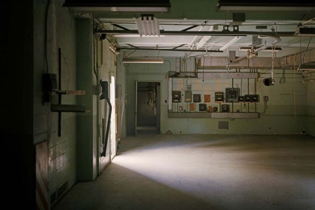 Interiorul clădirii de cercetare de la Gun Site, unde oamenii de știință au proiectat și au planificat testele balistice efectuate în canion