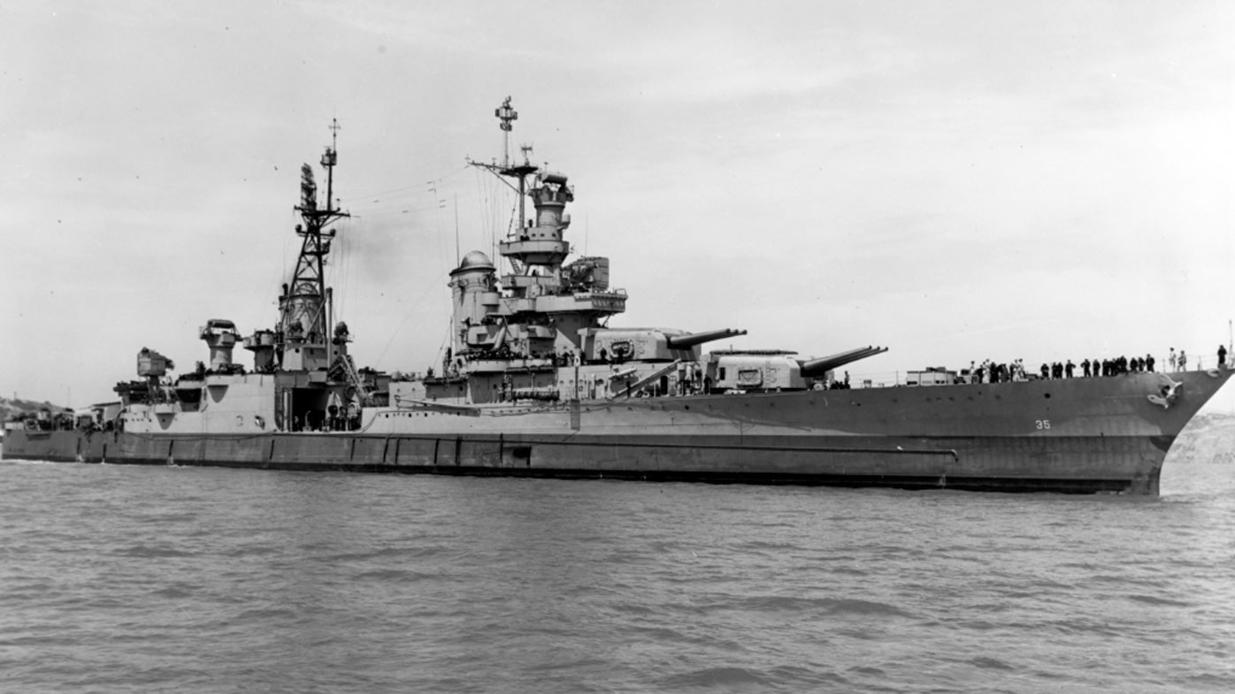 USS Indianapolis, atacul rechinilor